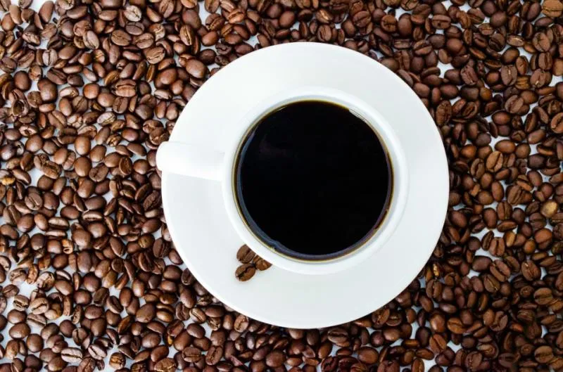 Можно ли пить кофе без кофеина и как его делают?